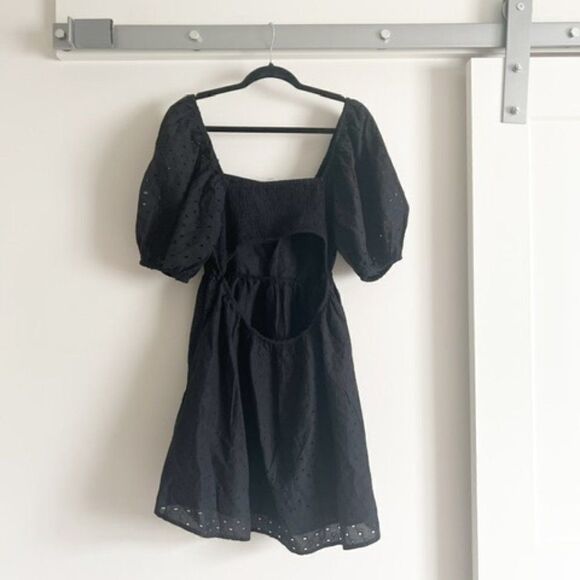 NWT Balloon sleeve mini dress with cut-out back size medium - Picture 2 of 5